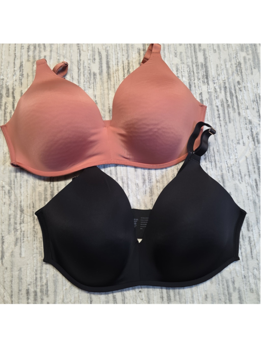 Soma Vanishing 360 Wireless Rose And Black Bras Size 40DD Lot Of 2
